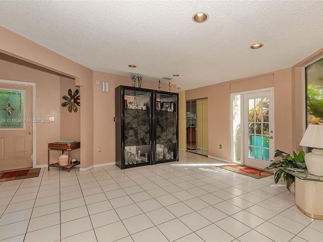 Продажа дома по адресу 2518 NE 206th Ter - фото 5909600