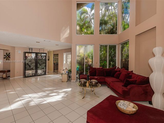 Продажа дома по адресу 2518 NE 206th Ter - фото 5909603