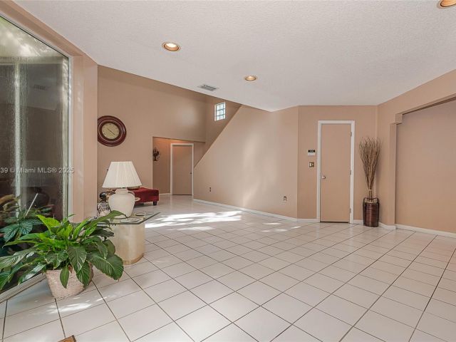 Продажа дома по адресу 2518 NE 206th Ter - фото 5909605