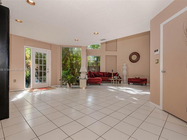 Продажа дома по адресу 2518 NE 206th Ter - фото 5909606