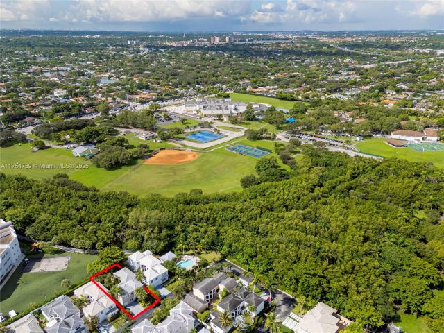 Продажа дома по адресу 2518 NE 206th Ter - фото 5909607