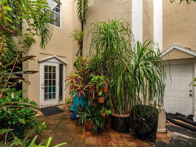 Продажа дома по адресу 2518 NE 206th Ter - фото 5909614