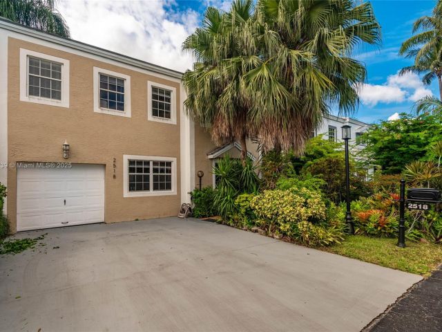 Продажа дома по адресу 2518 NE 206th Ter - фото 5909615