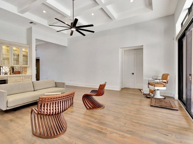 Продажа дома по адресу 718 NW 5th Avenue - фото 5813579