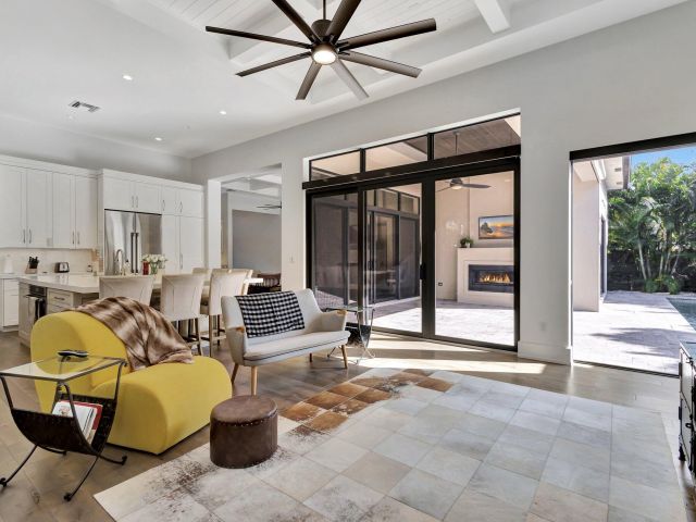 Продажа дома по адресу 718 NW 5th Avenue - фото 5813580