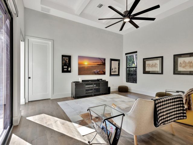 Продажа дома по адресу 718 NW 5th Avenue - фото 5813582