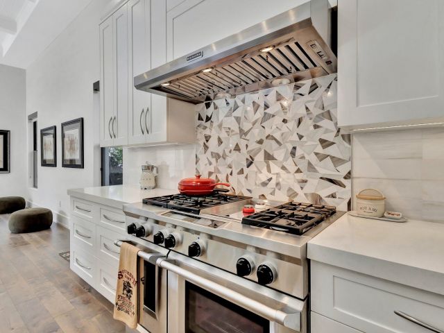 Продажа дома по адресу 718 NW 5th Avenue - фото 5813583