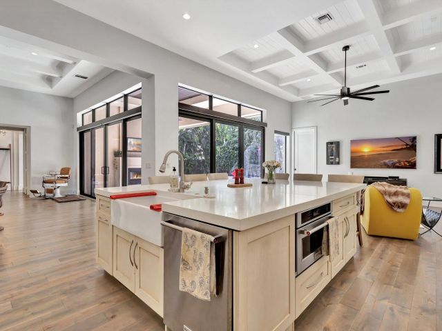 Продажа дома по адресу 718 NW 5th Avenue - фото 5813590