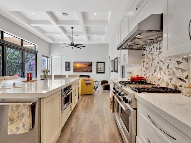 Продажа дома по адресу 718 NW 5th Avenue - фото 5813591