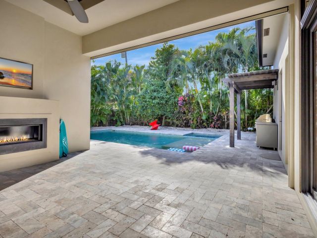 Продажа дома по адресу 718 NW 5th Avenue - фото 5813594