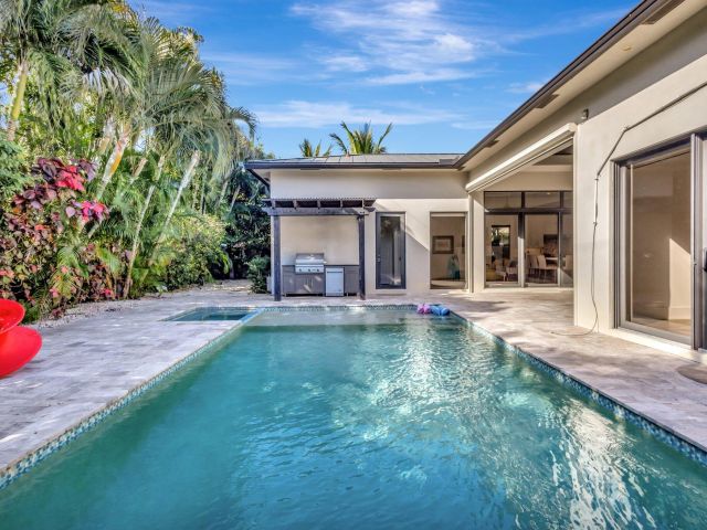 Продажа дома по адресу 718 NW 5th Avenue - фото 5813596