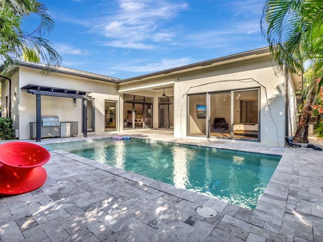 Продажа дома по адресу 718 NW 5th Avenue - фото 5813597