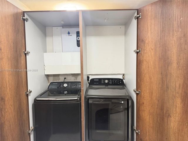 Продажа дома по адресу 2151 NW 59th St - фото 5988027