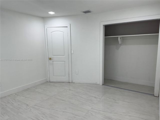 Продажа дома по адресу 2151 NW 59th St - фото 5988028