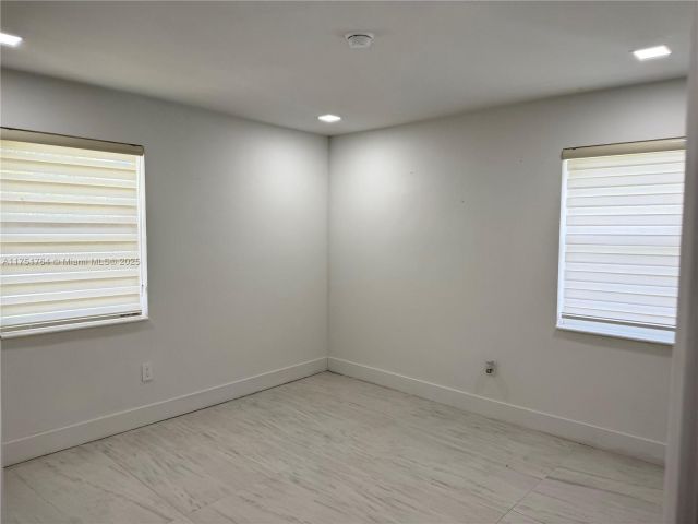 Продажа дома по адресу 2151 NW 59th St - фото 5988032