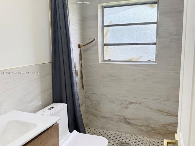 Продажа дома по адресу 2151 NW 59th St - фото 5988033