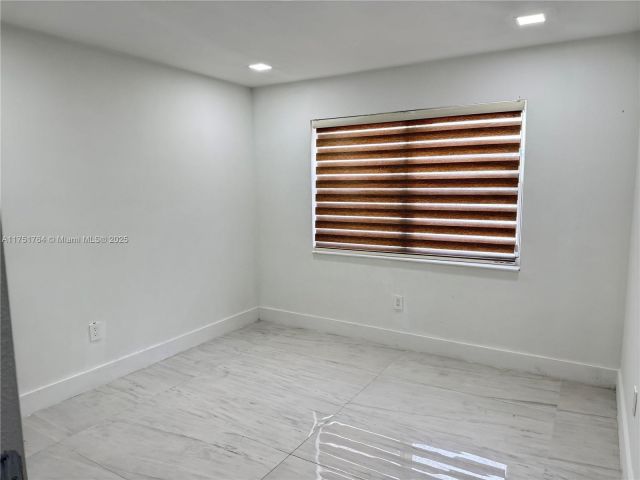 Продажа дома по адресу 2151 NW 59th St - фото 5988034