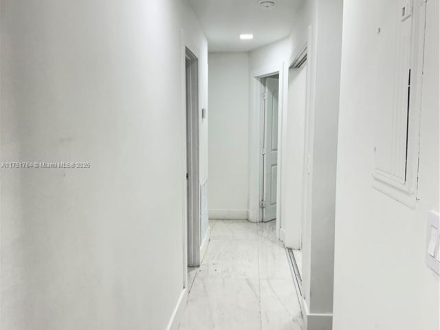 Продажа дома по адресу 2151 NW 59th St - фото 5988037