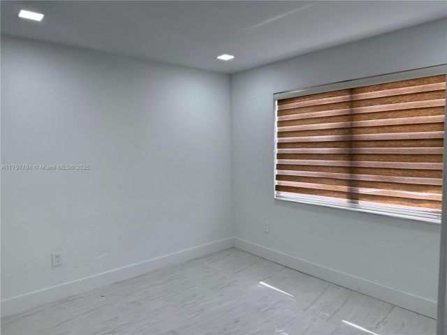 Продажа дома по адресу 2151 NW 59th St - фото 5988038