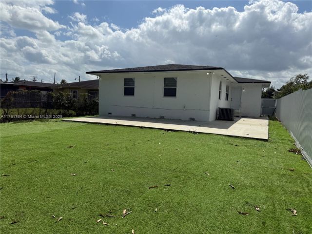 Продажа дома по адресу 2151 NW 59th St - фото 5988041