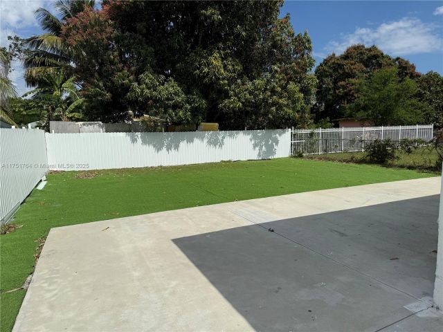 Продажа дома по адресу 2151 NW 59th St - фото 5988043