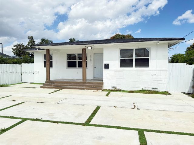 Продажа дома по адресу 2151 NW 59th St - фото 5988045