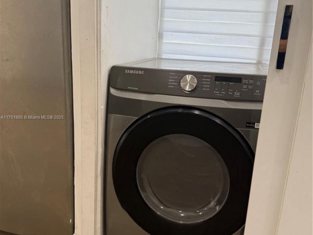 Продажа дома по адресу 5531 NW 24th Ave - фото 5793639