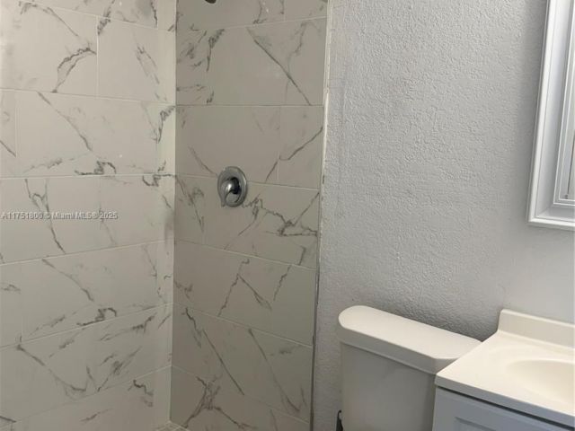 Продажа дома по адресу 5531 NW 24th Ave - фото 5793645