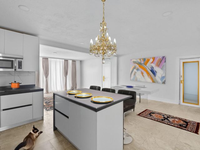 Продажа дома по адресу 1521 NE 5th Terrace - фото 6549998