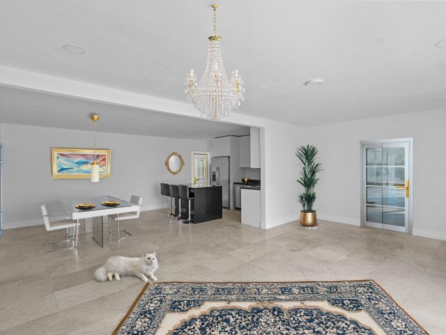 Продажа дома по адресу 1521 NE 5th Terrace - фото 6550002