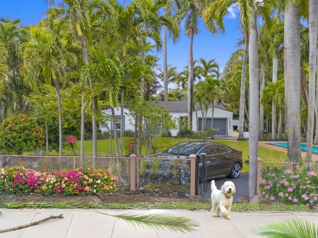 Продажа дома по адресу 1521 NE 5th Terrace - фото 6550006