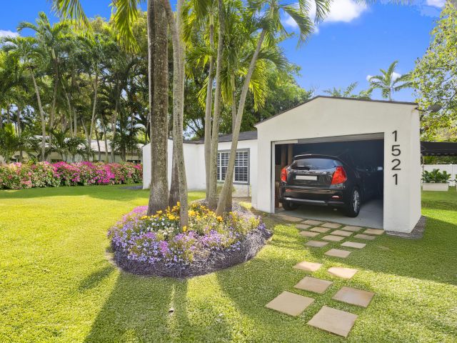 Продажа дома по адресу 1521 NE 5th Terrace - фото 6550007