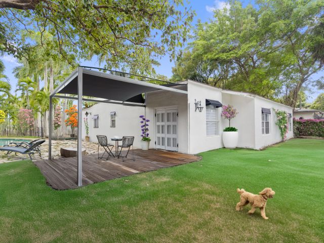 Продажа дома по адресу 1521 NE 5th Terrace - фото 6550009