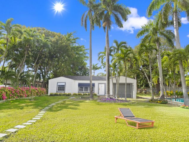 Продажа дома по адресу 1521 NE 5th Terrace - фото 6550011