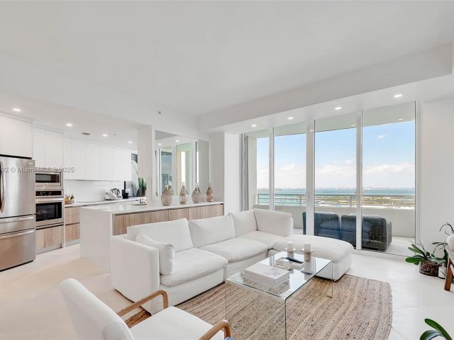 Продажа квартиры #4002 - фото 6203264