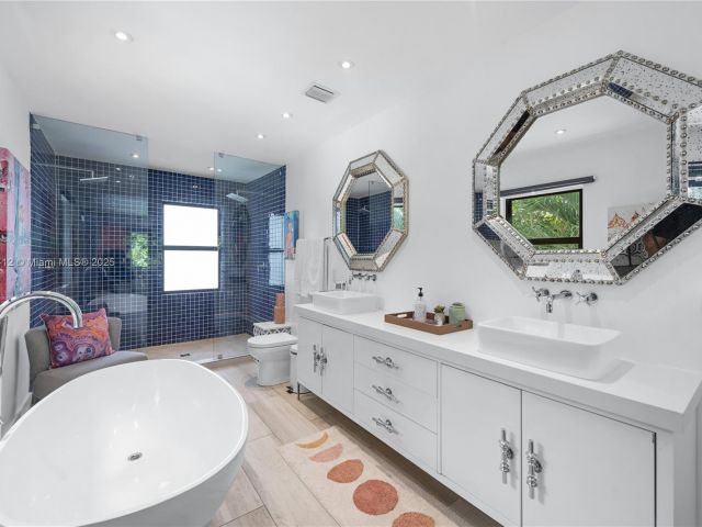 Дом в аренду по адресу 1210 NE 89th St - фото 5694083