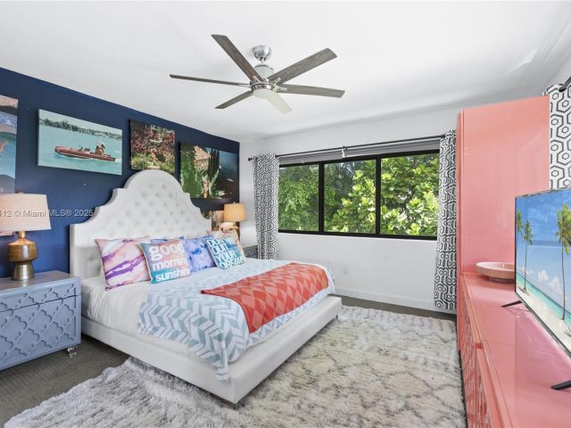 Дом в аренду по адресу 1210 NE 89th St - фото 5694087