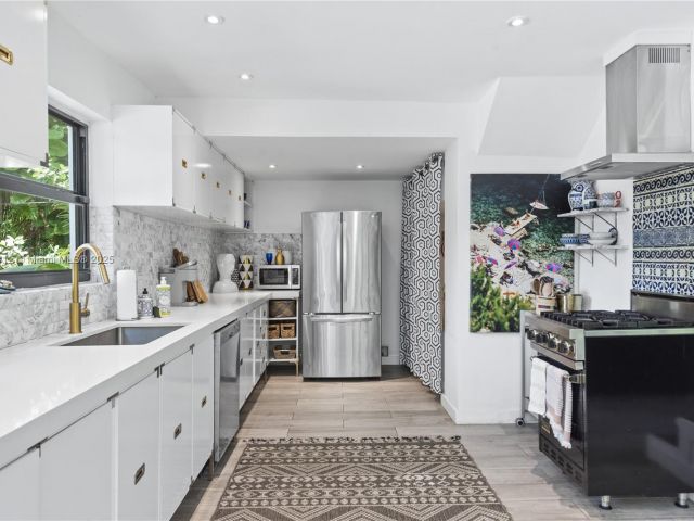 Дом в аренду по адресу 1210 NE 89th St - фото 5694088