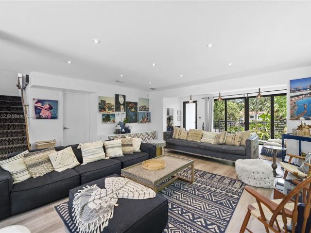 Дом в аренду по адресу 1210 NE 89th St - фото 5694092