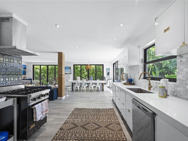 Дом в аренду по адресу 1210 NE 89th St - фото 5694095