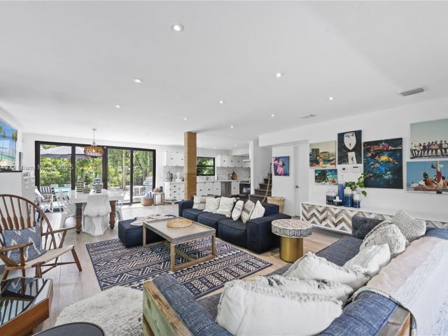 Дом в аренду по адресу 1210 NE 89th St - фото 5694096