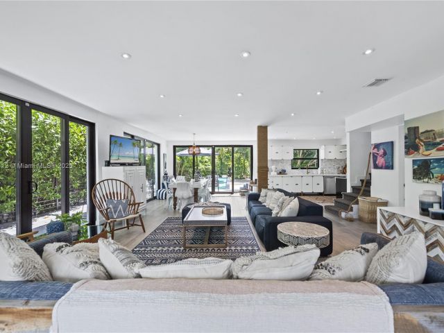 Дом в аренду по адресу 1210 NE 89th St - фото 5694097