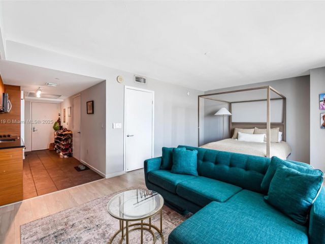 Продажа квартиры #5209 - фото 5630120