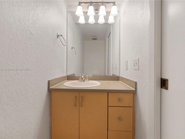 Продажа дома по адресу 11066 Long Boat Dr - фото 5732476