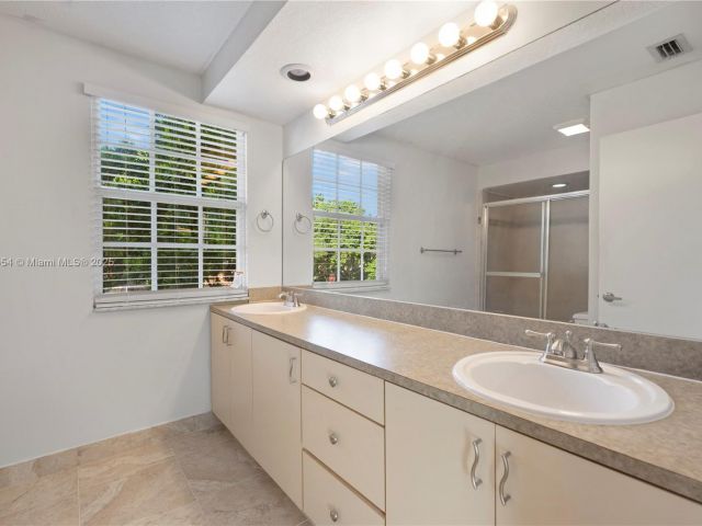 Продажа дома по адресу 11066 Long Boat Dr - фото 5732478