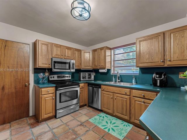 Продажа дома по адресу 22908 SW 155th Ave - фото 5808527