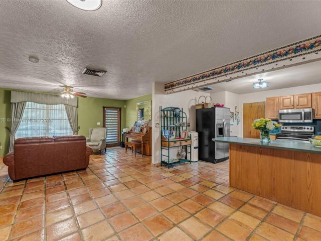 Продажа дома по адресу 22908 SW 155th Ave - фото 5808531