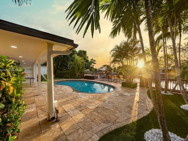 Продажа дома по адресу 21250 NE 23rd Ave - фото 6197176