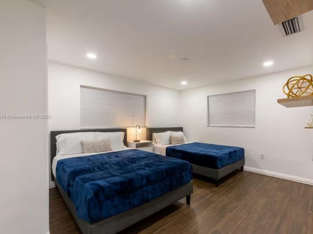 Продажа дома по адресу 21250 NE 23rd Ave - фото 6197181