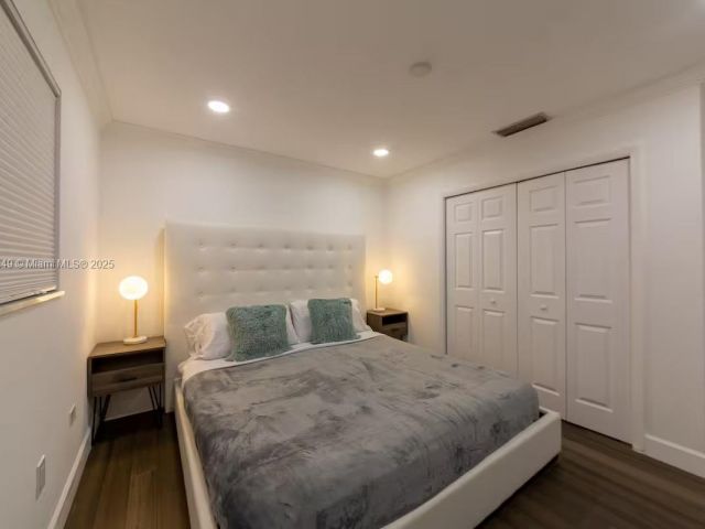 Продажа дома по адресу 21250 NE 23rd Ave - фото 6197182